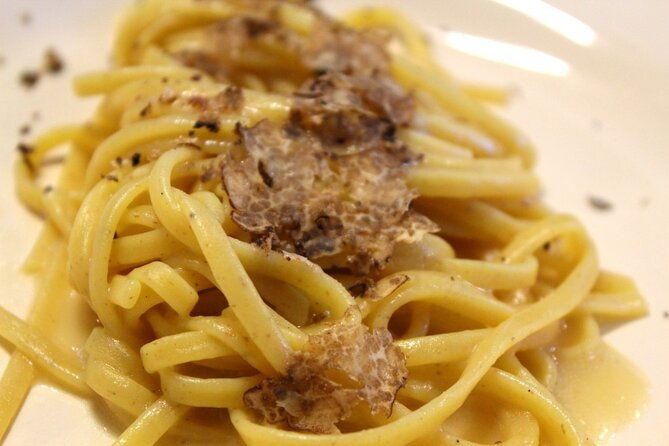 private-truffle-hunt-in-tuscany