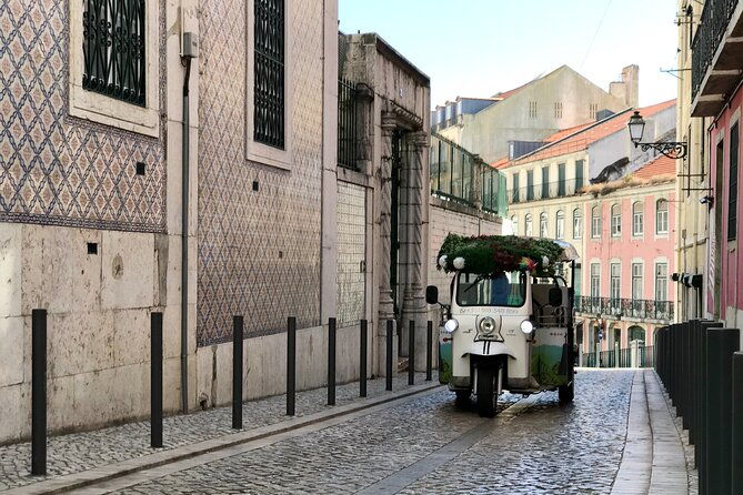 private-tuk-tuk-tour-in-old-city-lisbon-standard-1h30