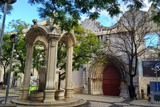 private-tuk-tuk-tour-through-bairro-alto-and-chiado