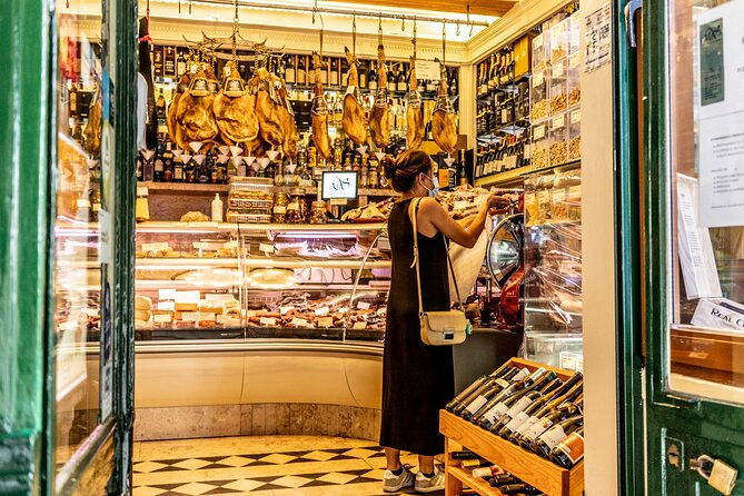 private-tuktuk-tour-with-portuguese-tapas-and-wine