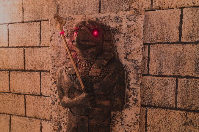 private-tutankhamuns-tomb-live-escape-room-in-berlin