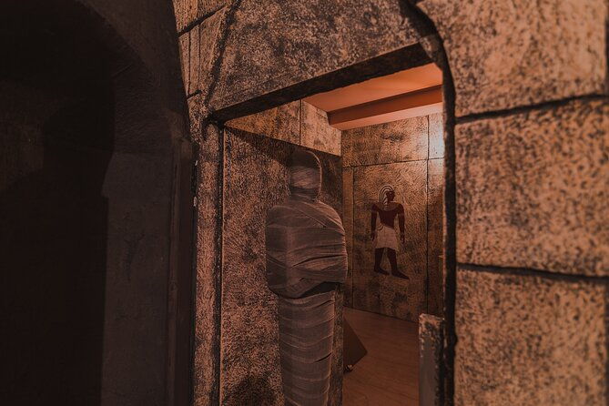 private-tutankhamuns-tomb-live-escape-room-in-berlin