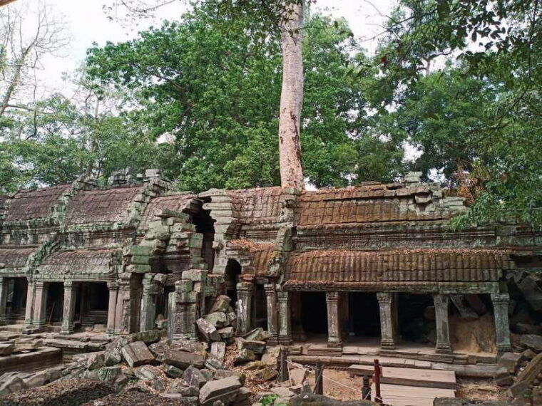 private-two-day-trip-angkor-temples-with-floating-village