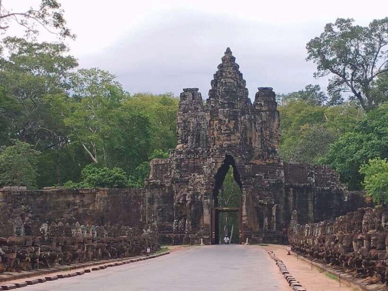 private-two-day-trip-angkor-temples-with-floating-village