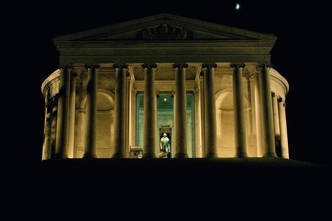 private-under-the-stars-night-time-tour-of-dc-up-to-5-guests-2