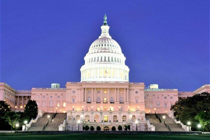 private-under-the-stars-night-time-tour-of-dc-up-to-5-guests