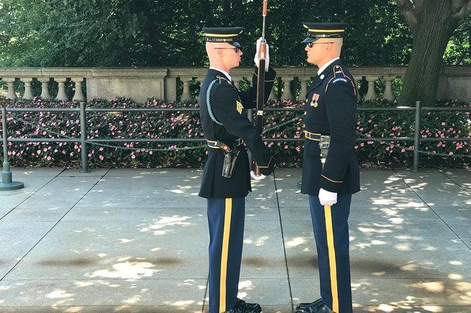 private-united-states-army-tour-in-washington-dc-by-luxury-car