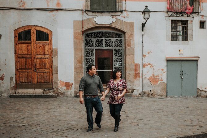 private-vacation-photography-session-with-local-photographer-in-barcelona