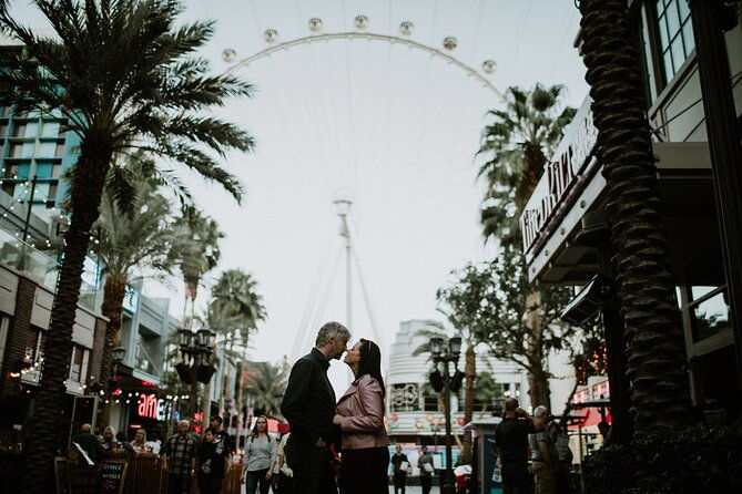 private-vacation-photography-session-with-photographer-in-las-vegas