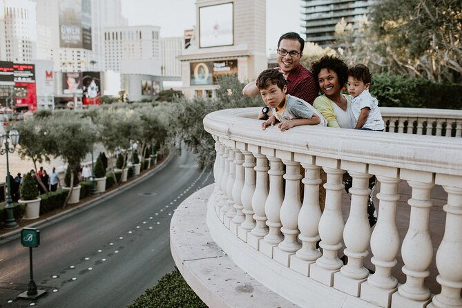 private-vacation-photography-session-with-photographer-in-las-vegas