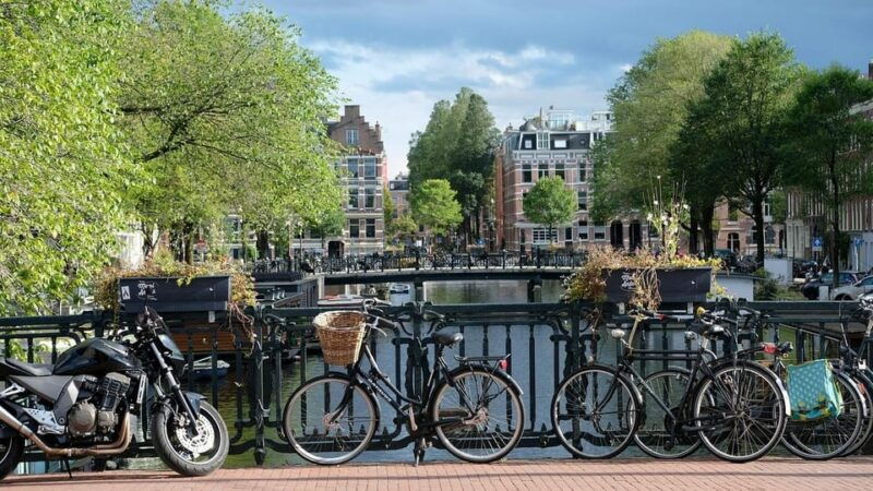 private-van-gogh-walking-tour-through-amsterdam