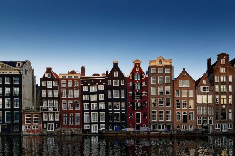 private-van-gogh-walking-tour-through-amsterdam