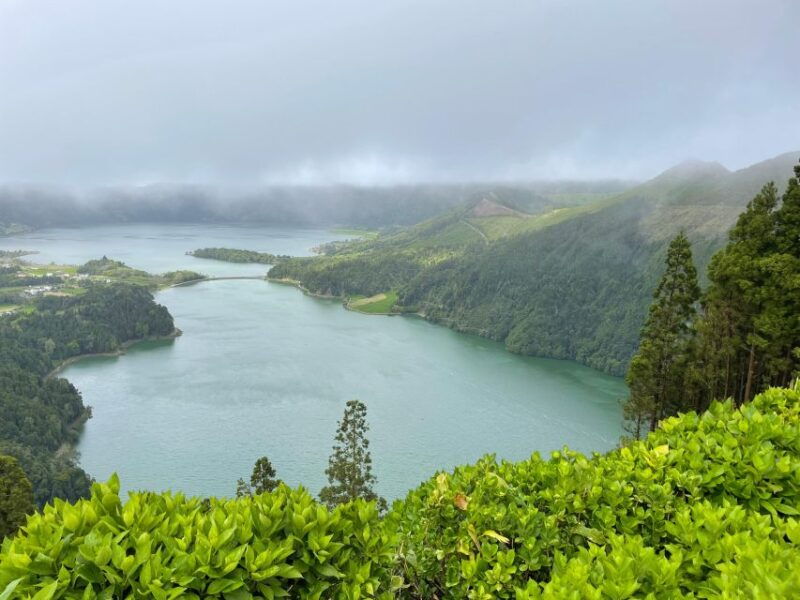 private-van-tour-sete-cidades-lagoa-do-fogo-volcanic-lakes