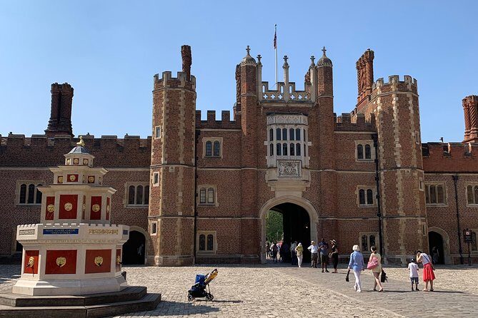 Private Vehicle To Hampton Court Palace From London With Admission Tickets - Inside Hampton Court Palace: What to Expect