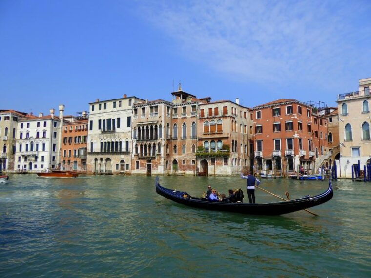 private-venice-walking-tour-and-gondola-ride