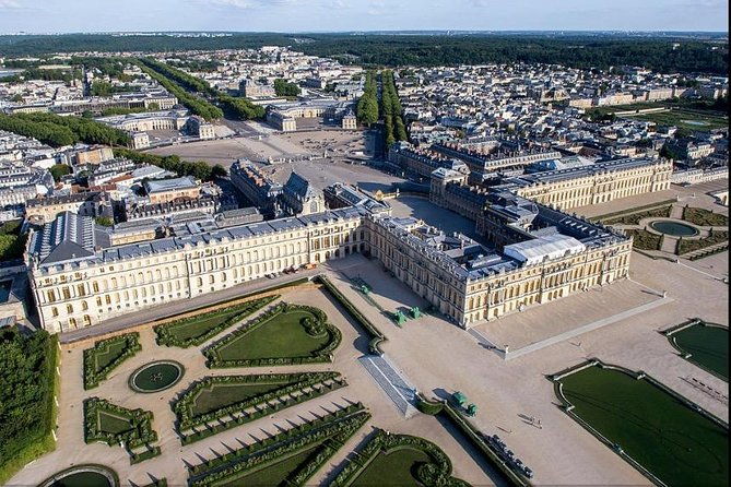 private-versailles-tour-with-guide-round-trip-transport-from-paris