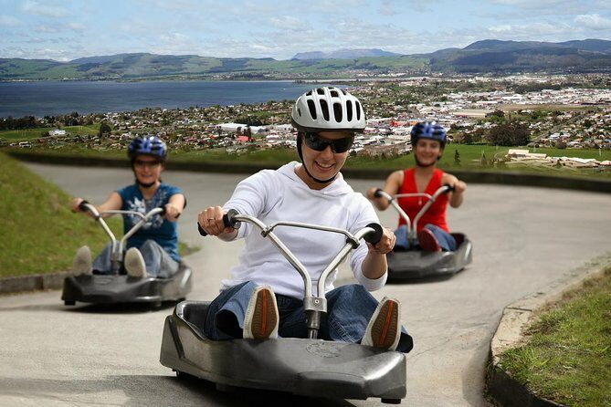 Private, via beaches, Kiwi farm to Rotorua 8 lakes & Geothermal - A Comprehensive Look at the Tour Experience