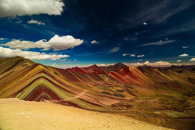private-vinicunca-7-color-rainbow-mountain-full-day-hiking-tour