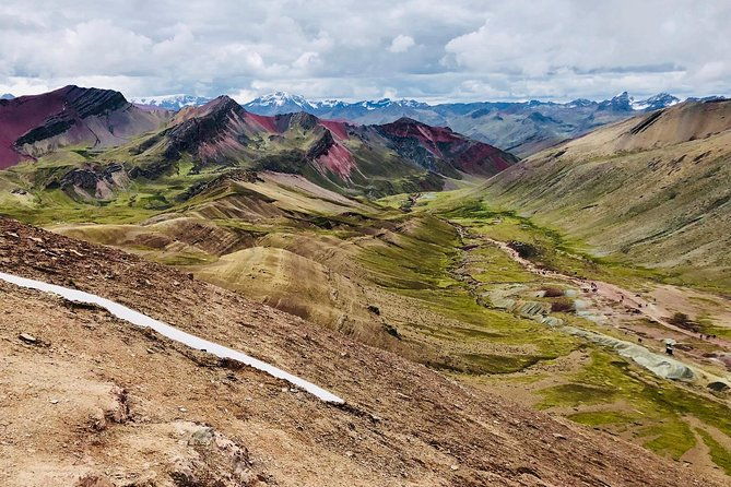 private-vinicunca-7-color-rainbow-mountain-full-day-hiking-tour