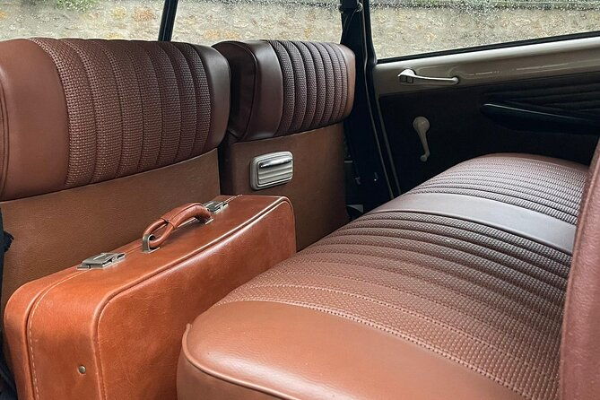 private-vintage-car-tour-of-paris-in-a-citroen-ds-2h-2