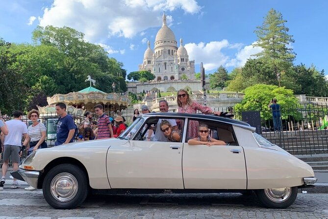 private-vintage-car-tour-of-paris-in-a-citroen-ds-2h