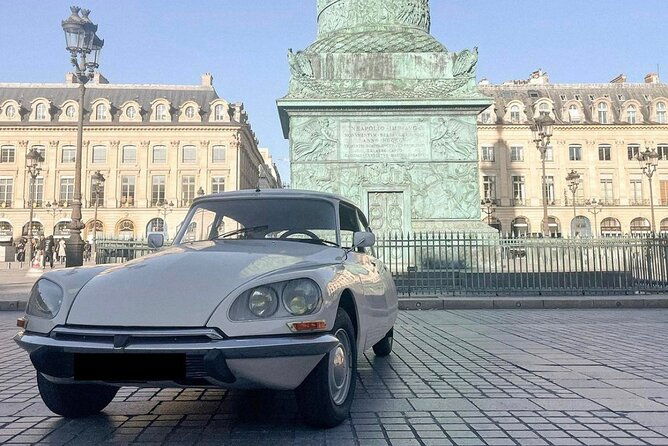 private-vintage-car-tour-of-paris-in-a-citroen-ds-2h