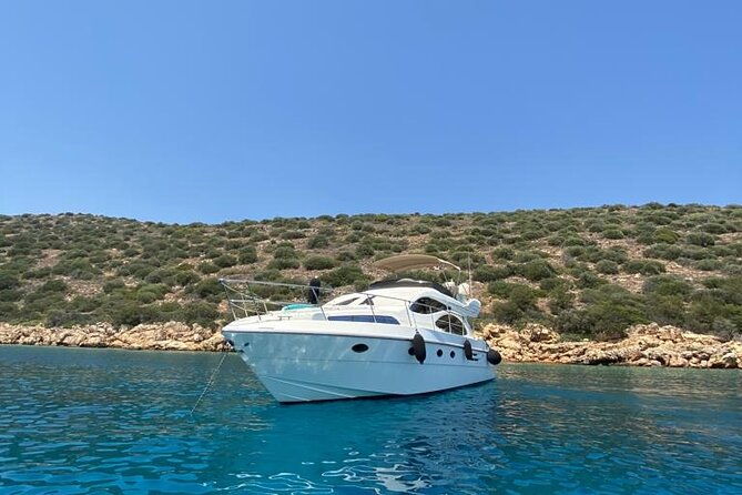 private-vip-motoryacht-charter-in-bodrum-for-6-hours-with-lunch