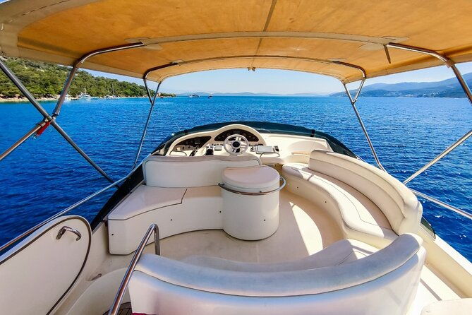 private-vip-motoryacht-charter-in-bodrum-for-6-hours-with-lunch
