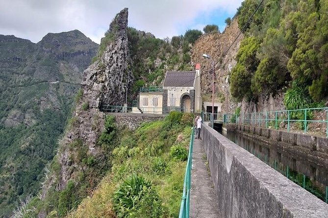 private-viptours-up-to-4pax-8pax-19pax-2