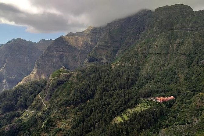 private-viptours-up-to-4pax-8pax-19pax-3