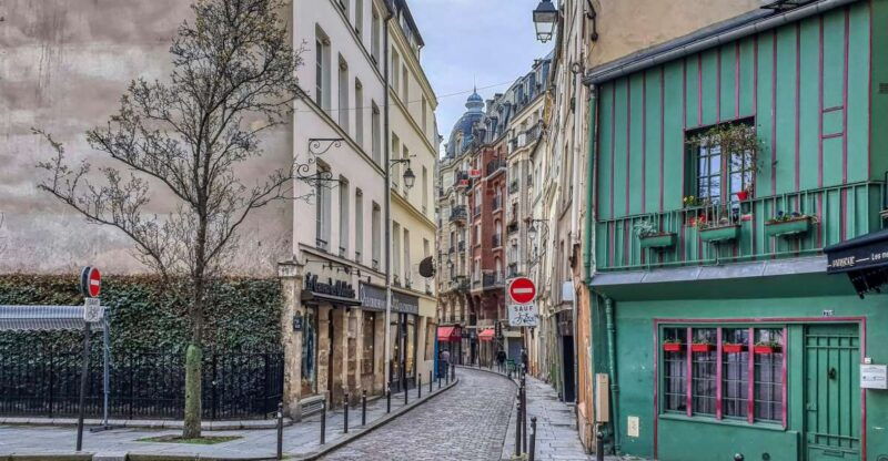 private-visit-in-italian-of-paris-louvre-pere-lachaise