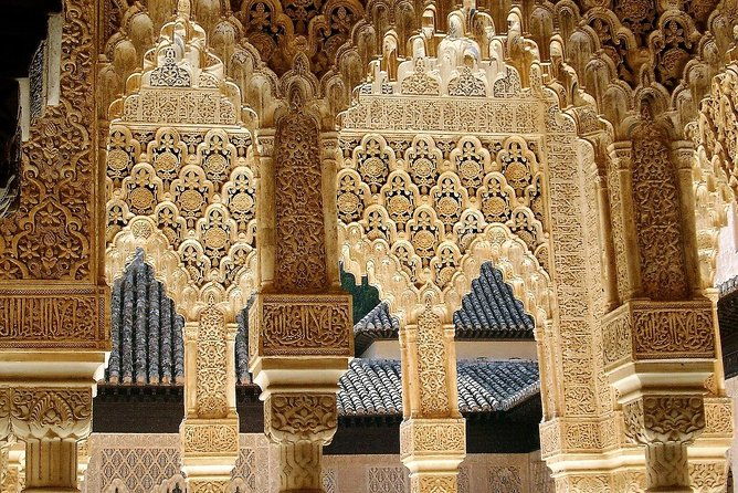 private-visit-to-alhambra-in-granada-from-seville