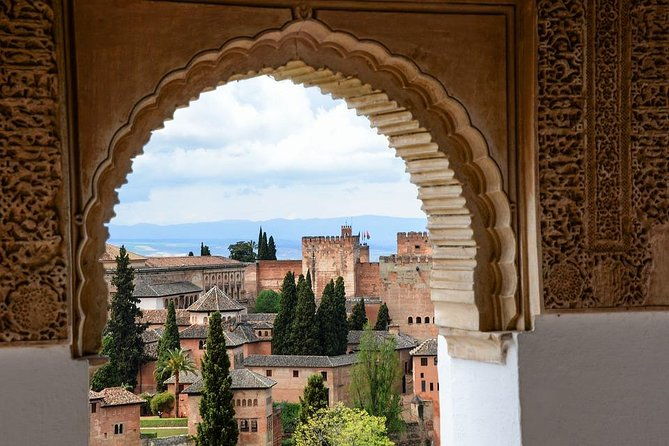 private-visit-to-alhambra-in-granada-from-seville