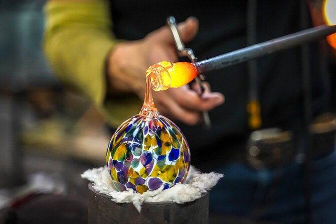 private-visit-to-murano-glass-factory-master-glassmaker-unique-pieces-2