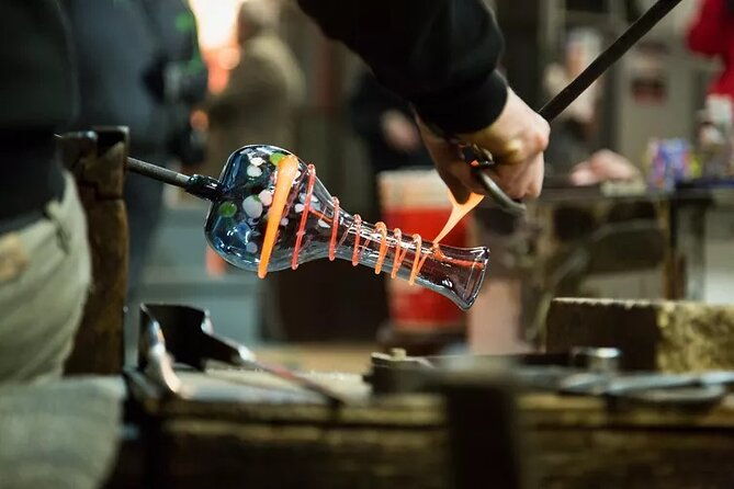 private-visit-to-murano-glass-factory-master-glassmaker-unique-pieces-2