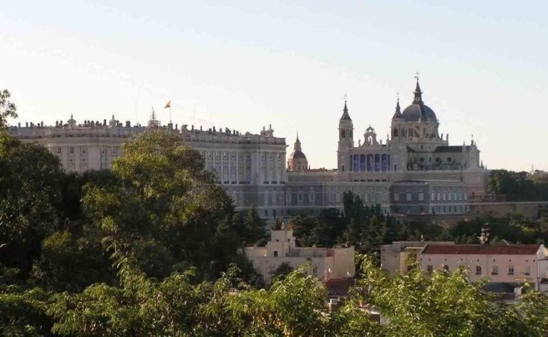 private-visit-to-the-royal-palace-and-walking-tour-of-madrid