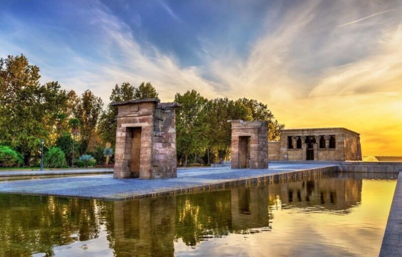 private-visit-to-the-royal-palace-and-walking-tour-of-madrid
