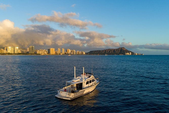 private-waikiki-thrill-boat-tour-up-to-6-passengers