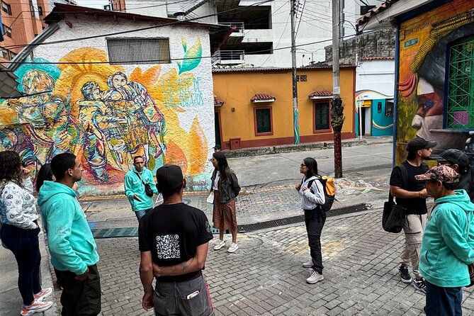 private-walk-in-the-streets-of-bogota