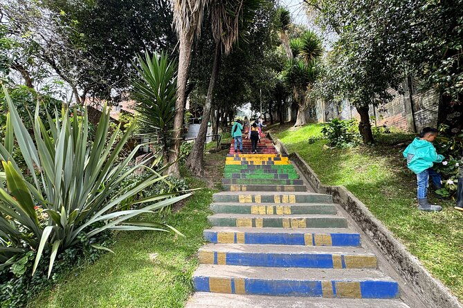 private-walk-in-the-streets-of-bogota