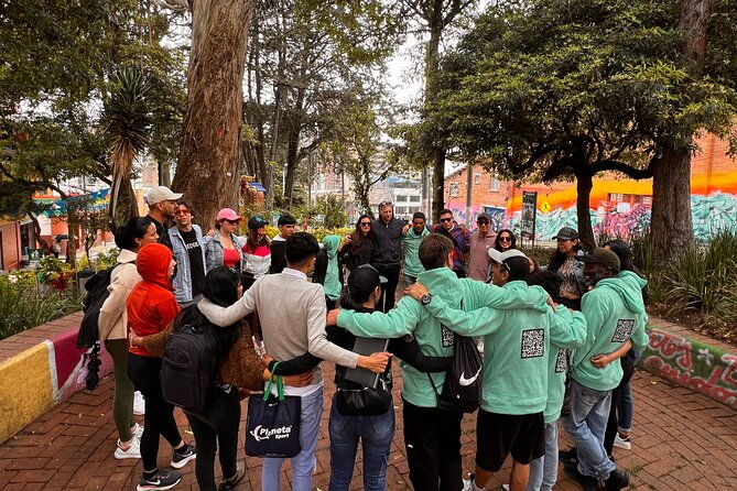 private-walk-in-the-streets-of-bogota