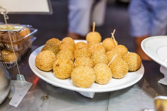 private-walking-street-food-tour-of-nagasaki