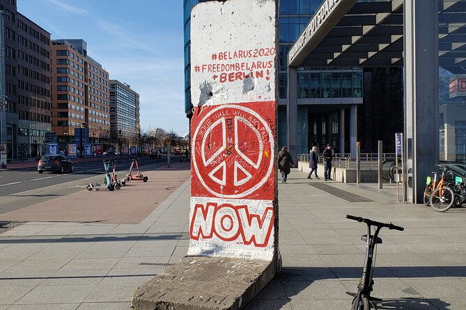 private-walking-tour-berlin-wall-cold-war-and-checkpoint-charlie