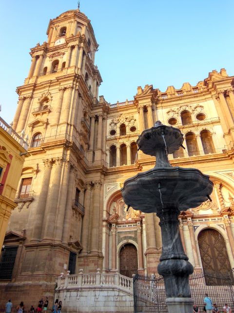 private-walking-tour-cathedral-alcazaba-and-roman-theatre