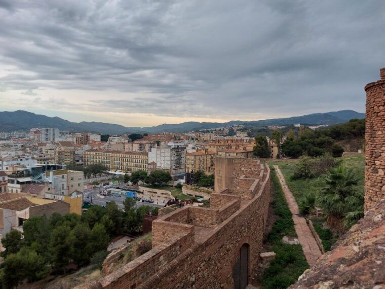 private-walking-tour-cathedral-alcazaba-and-roman-theatre