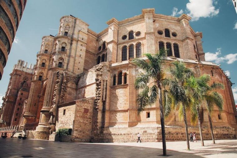 private-walking-tour-cathedral-alcazaba-and-roman-theatre