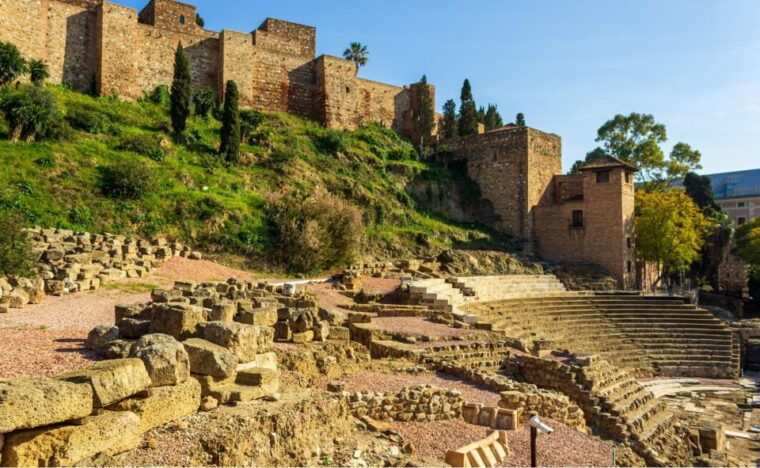 private-walking-tour-cathedral-alcazaba-and-roman-theatre