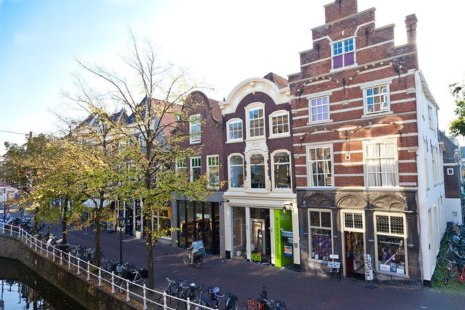 private-walking-tour-delfts-royal-history-and-pottery