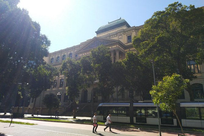 private-walking-tour-exploring-rio-city-center-by-foot