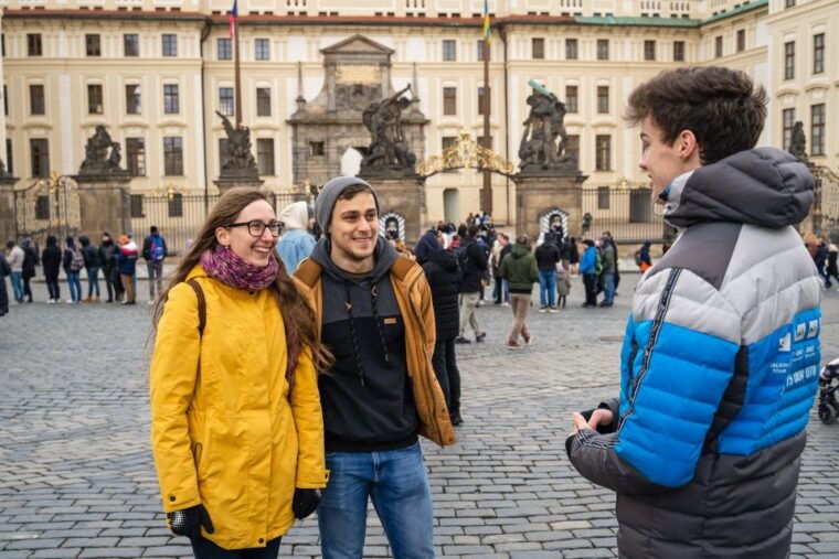 private-walking-tour-from-charles-bridge-to-prague-castle